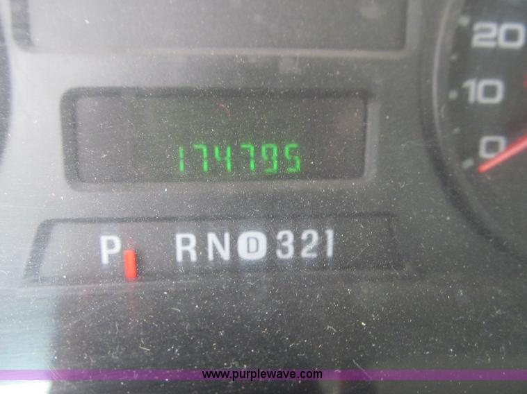 image for item E7550 2006 Ford F450 XL utility truck