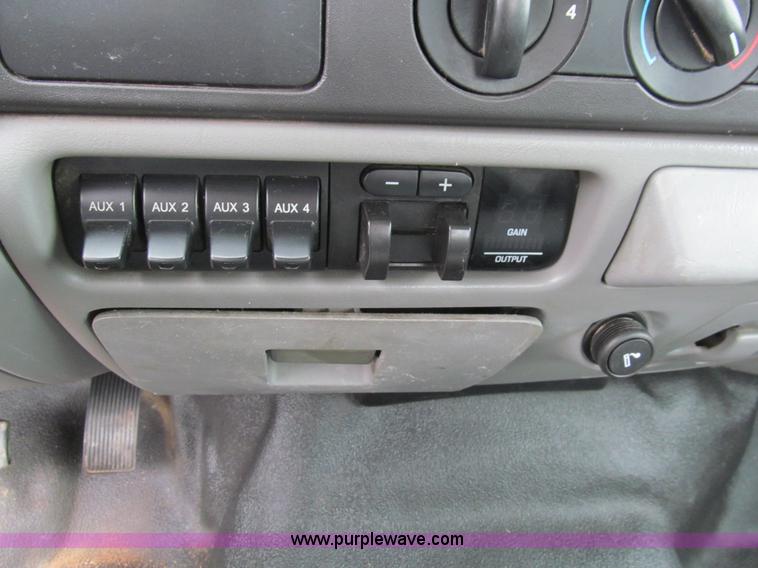 image for item E7550 2006 Ford F450 XL utility truck