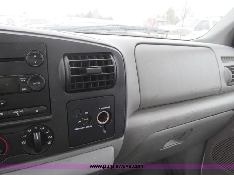 image for item E7550 2006 Ford F450 XL utility truck