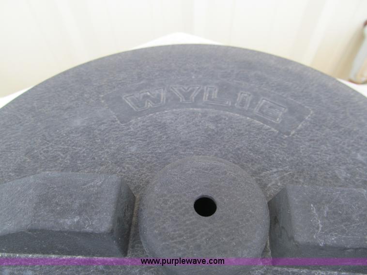 image for item E7574 Wylie 300 gallon water tank