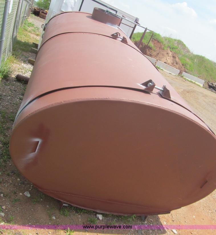 image for item E7586 Imperial 1,800 gallon water tank
