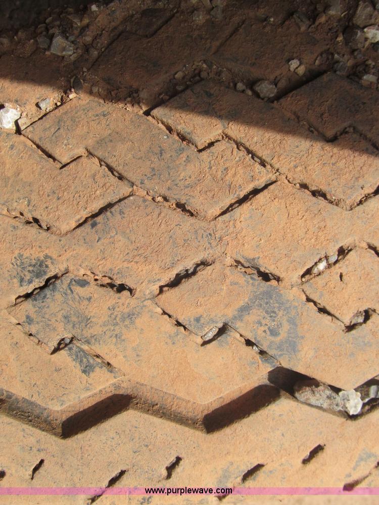 image for item F3185 1982 International S1700 oil distributor truck