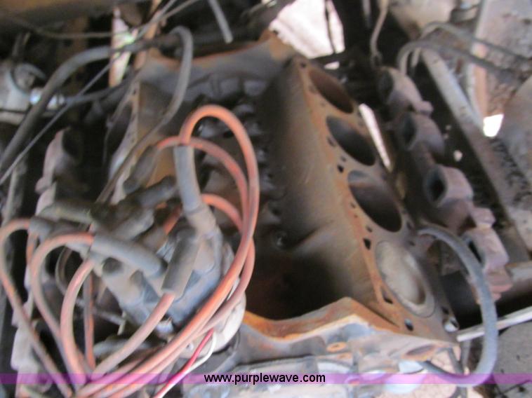 image for item F3185 1982 International S1700 oil distributor truck