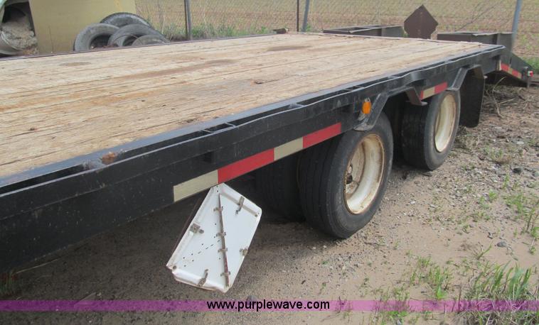 image for item F3186 2001 Belshe DT255 flatbed trailer