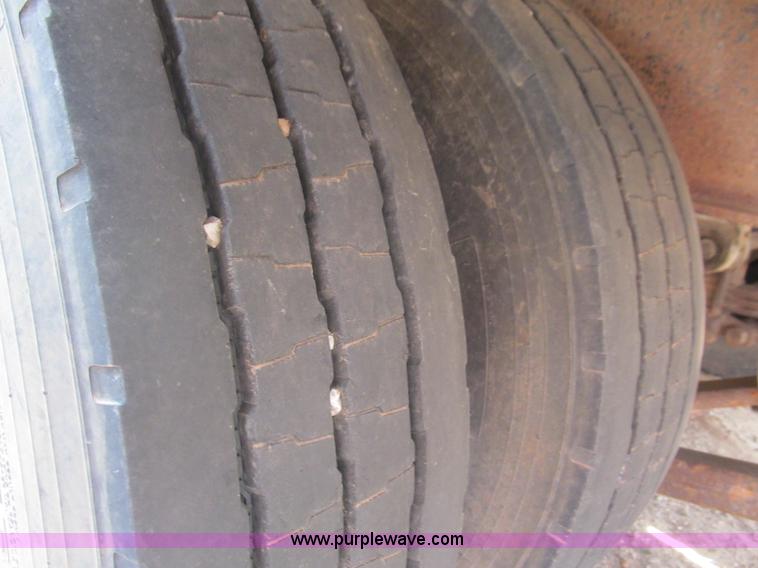 image for item F3186 2001 Belshe DT255 flatbed trailer