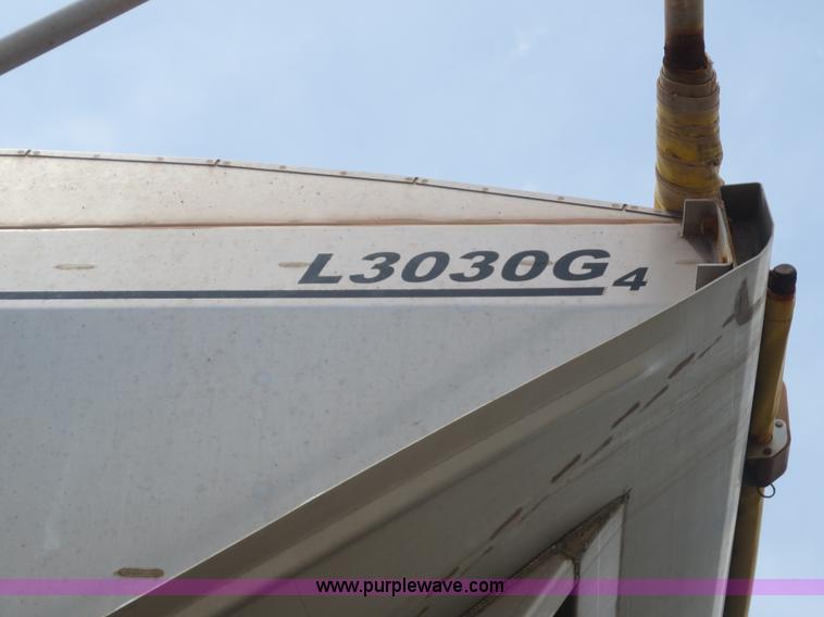 image for item F6642 2008 John Deere 4930 dry box spreader