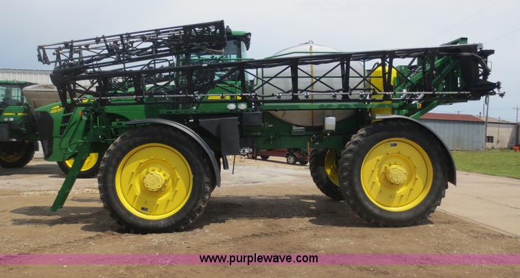 image for item F6643 2010 John Deere 4930 self-propelled sprayer