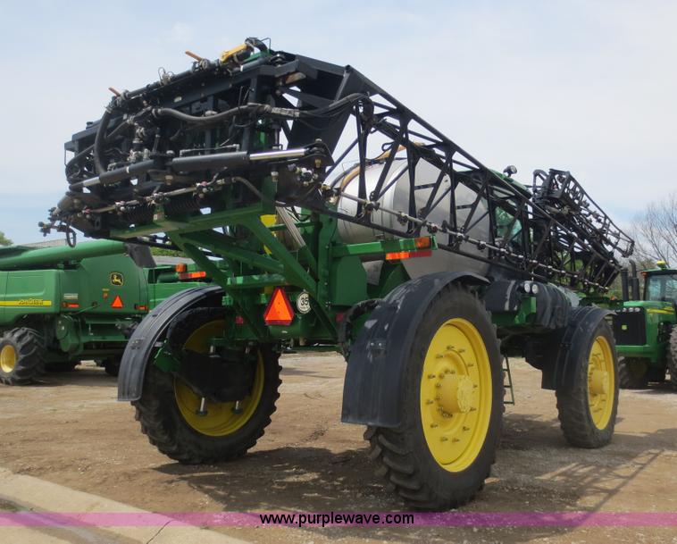 image for item F6643 2010 John Deere 4930 self-propelled sprayer