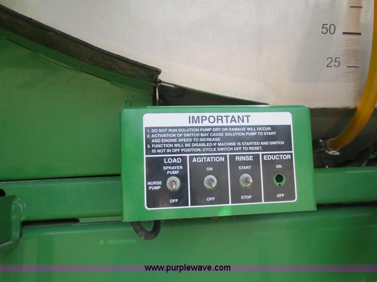 image for item F6643 2010 John Deere 4930 self-propelled sprayer