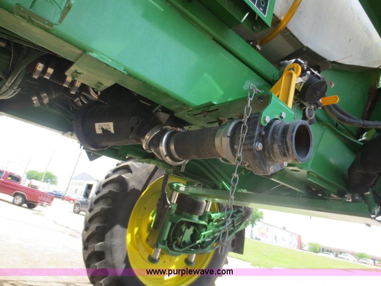 image for item F6643 2010 John Deere 4930 self-propelled sprayer