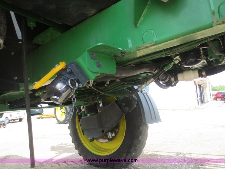 image for item F6643 2010 John Deere 4930 self-propelled sprayer