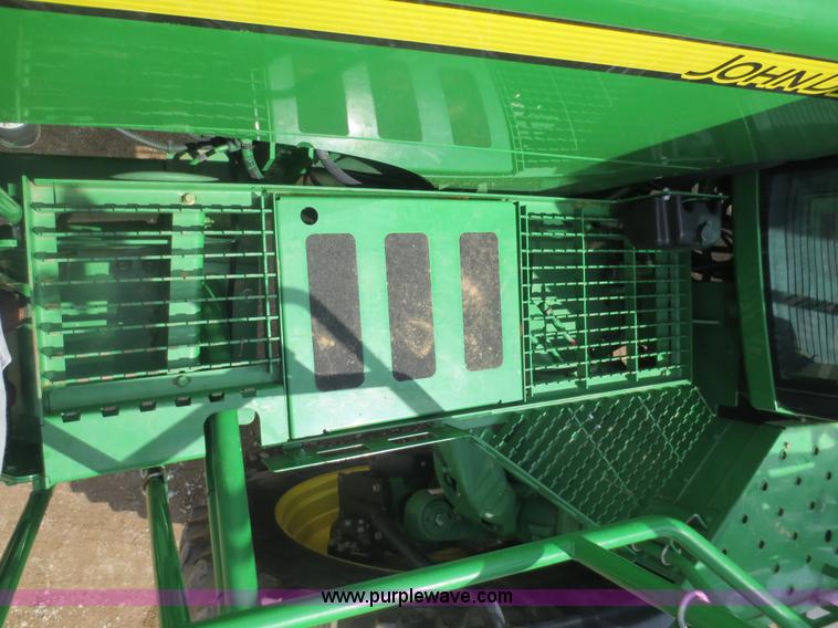 image for item F6643 2010 John Deere 4930 self-propelled sprayer