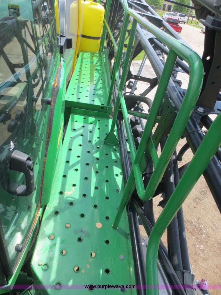 image for item F6643 2010 John Deere 4930 self-propelled sprayer