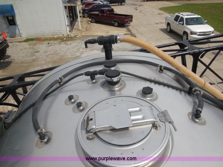 image for item F6643 2010 John Deere 4930 self-propelled sprayer