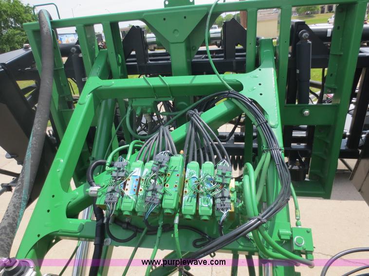 image for item F6643 2010 John Deere 4930 self-propelled sprayer