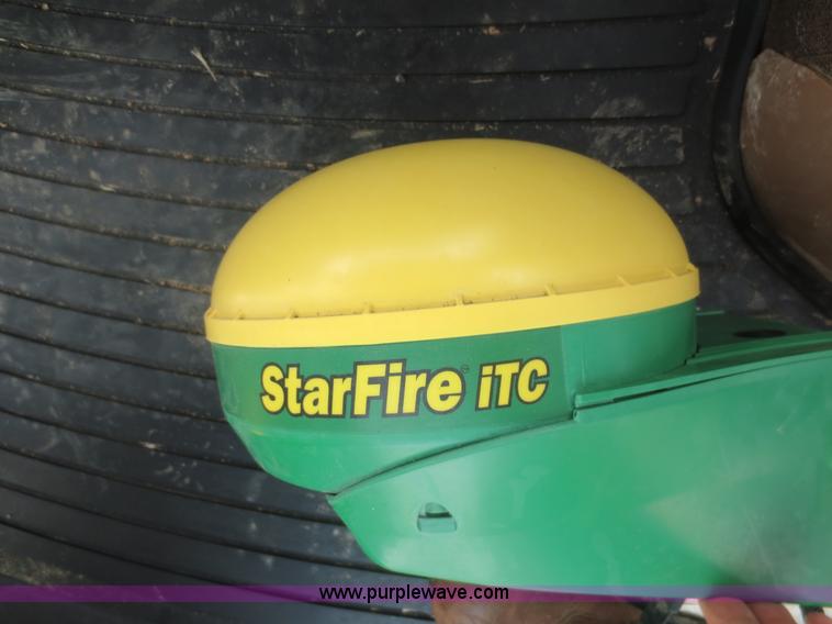 image for item F6643 2010 John Deere 4930 self-propelled sprayer