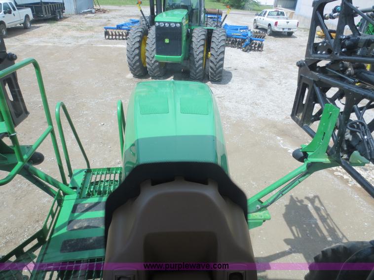 image for item F6643 2010 John Deere 4930 self-propelled sprayer