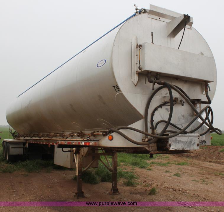 image for item F8610 1997 Ledwell 42' aluminum paddle feed wagon trailer