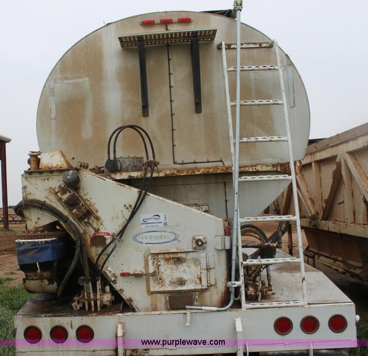 image for item F8610 1997 Ledwell 42' aluminum paddle feed wagon trailer