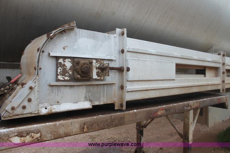 image for item F8610 1997 Ledwell 42' aluminum paddle feed wagon trailer