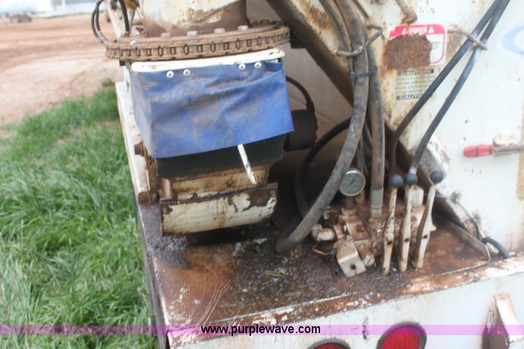 image for item F8610 1997 Ledwell 42' aluminum paddle feed wagon trailer