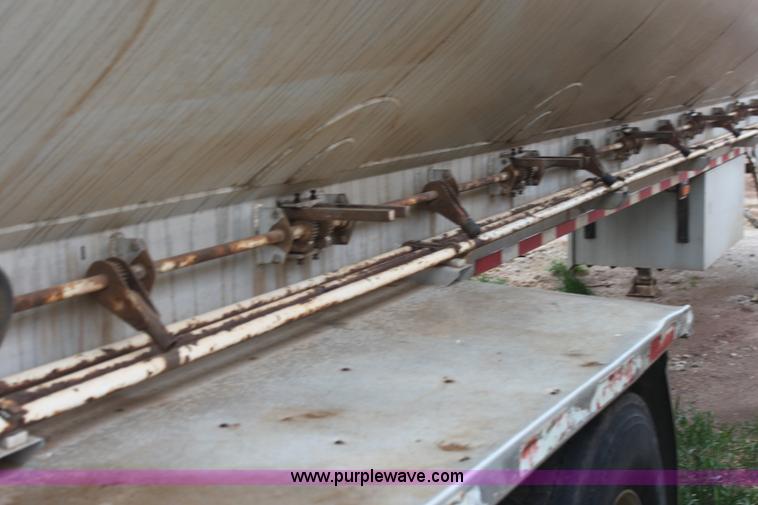 image for item F8610 1997 Ledwell 42' aluminum paddle feed wagon trailer