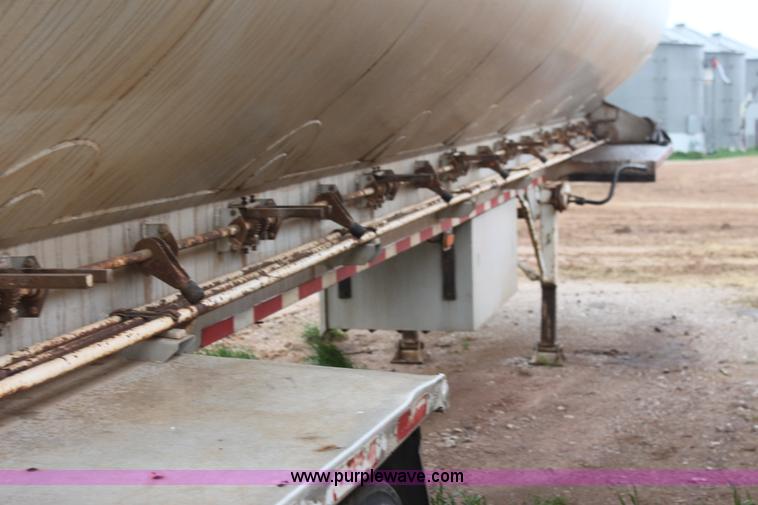 image for item F8610 1997 Ledwell 42' aluminum paddle feed wagon trailer