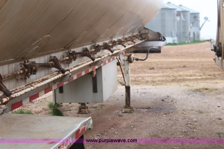 image for item F8610 1997 Ledwell 42' aluminum paddle feed wagon trailer