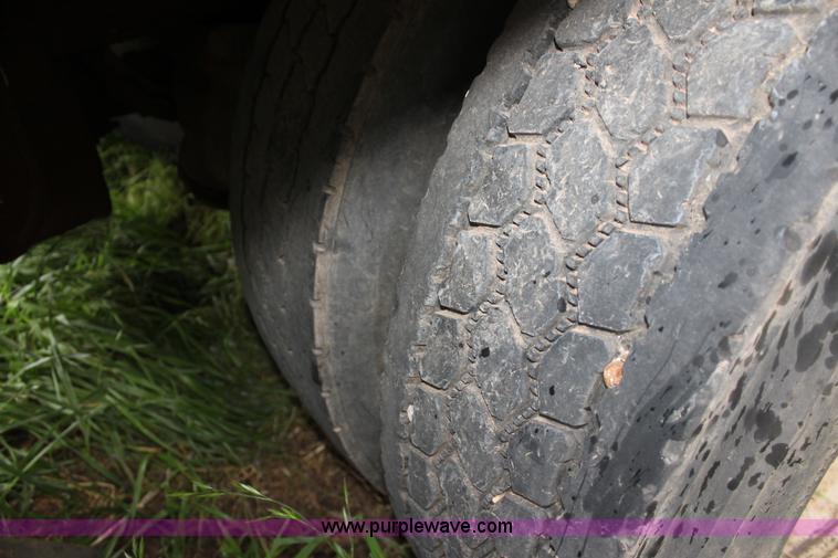 image for item F8610 1997 Ledwell 42' aluminum paddle feed wagon trailer