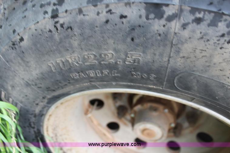 image for item F8610 1997 Ledwell 42' aluminum paddle feed wagon trailer