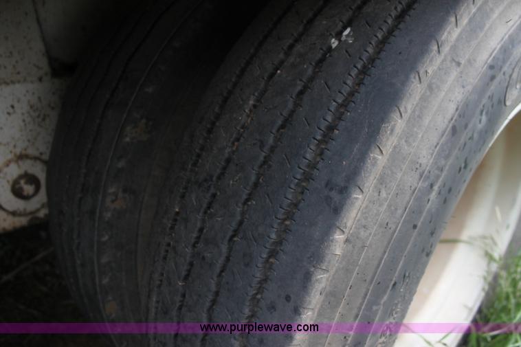 image for item F8610 1997 Ledwell 42' aluminum paddle feed wagon trailer