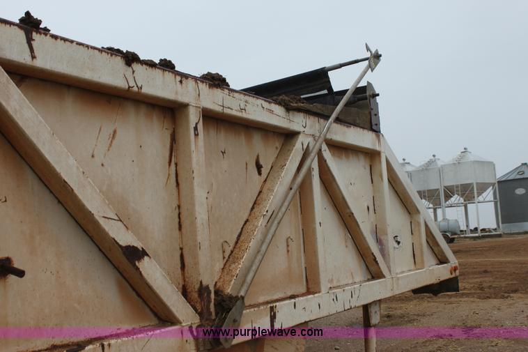 image for item F8611 1986 Bronson belly dump trailer