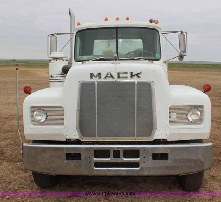 image for item F8613 1984 Mack fuel/service truck