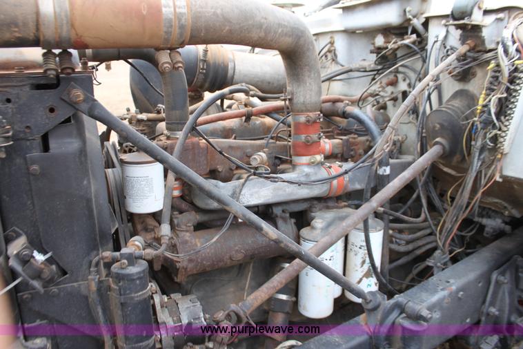 image for item F8613 1984 Mack fuel/service truck