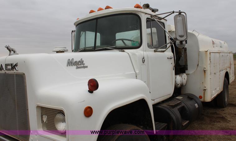 image for item F8613 1984 Mack fuel/service truck