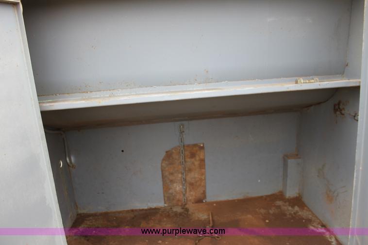 image for item F8613 1984 Mack fuel/service truck