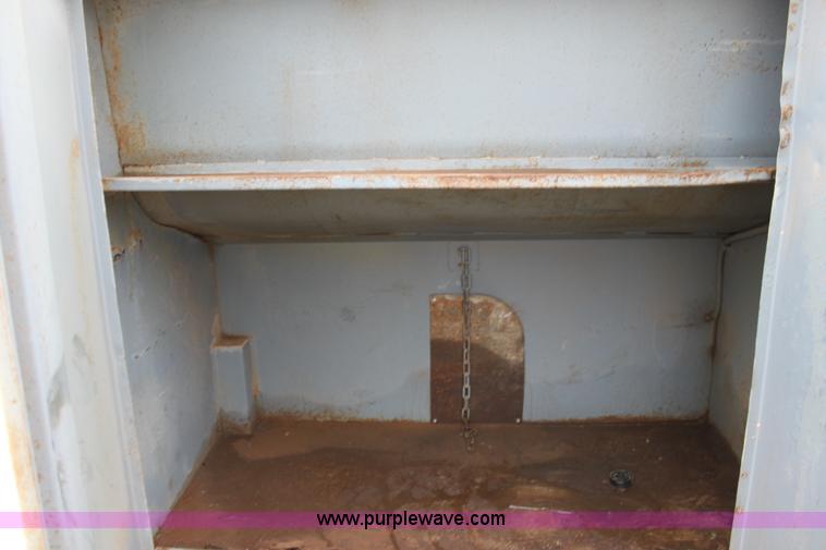 image for item F8613 1984 Mack fuel/service truck