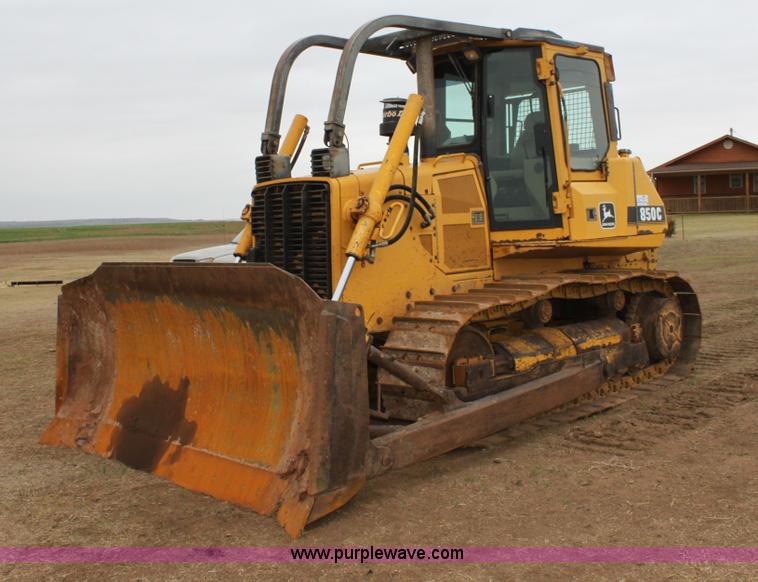 image for item F8615 1999 John Deere 850C dozer