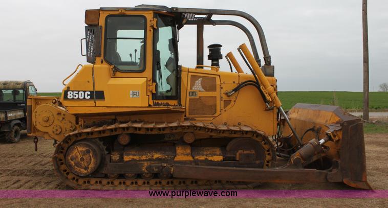 image for item F8615 1999 John Deere 850C dozer