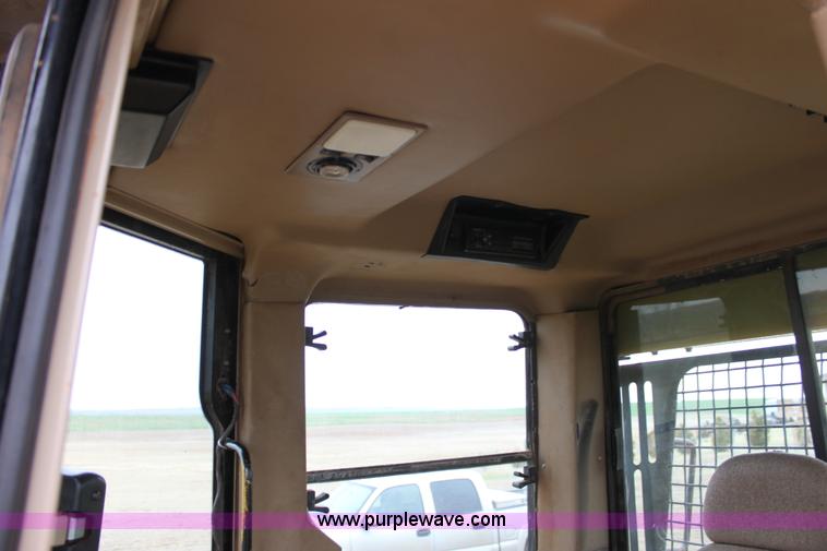 image for item F8615 1999 John Deere 850C dozer