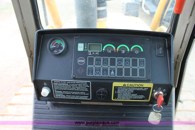 image for item F8615 1999 John Deere 850C dozer