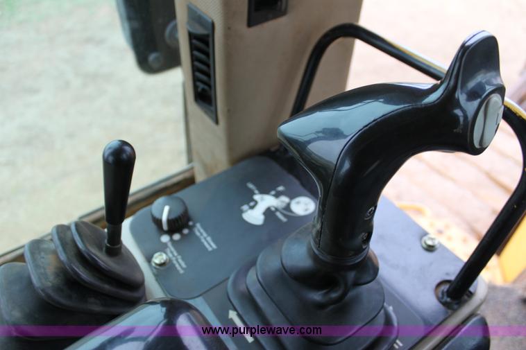 image for item F8615 1999 John Deere 850C dozer