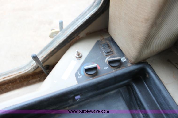 image for item F8615 1999 John Deere 850C dozer