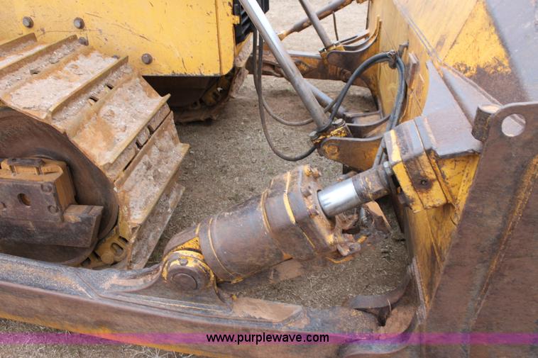 image for item F8615 1999 John Deere 850C dozer