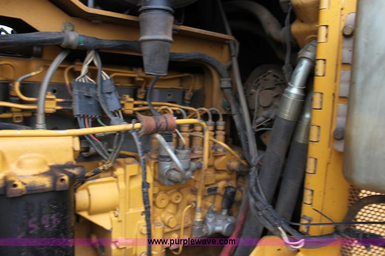 image for item F8615 1999 John Deere 850C dozer