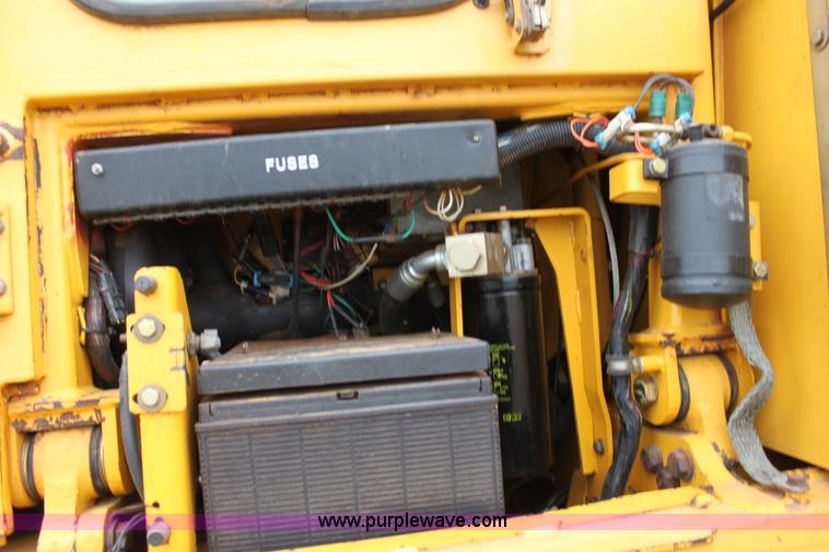 image for item F8615 1999 John Deere 850C dozer