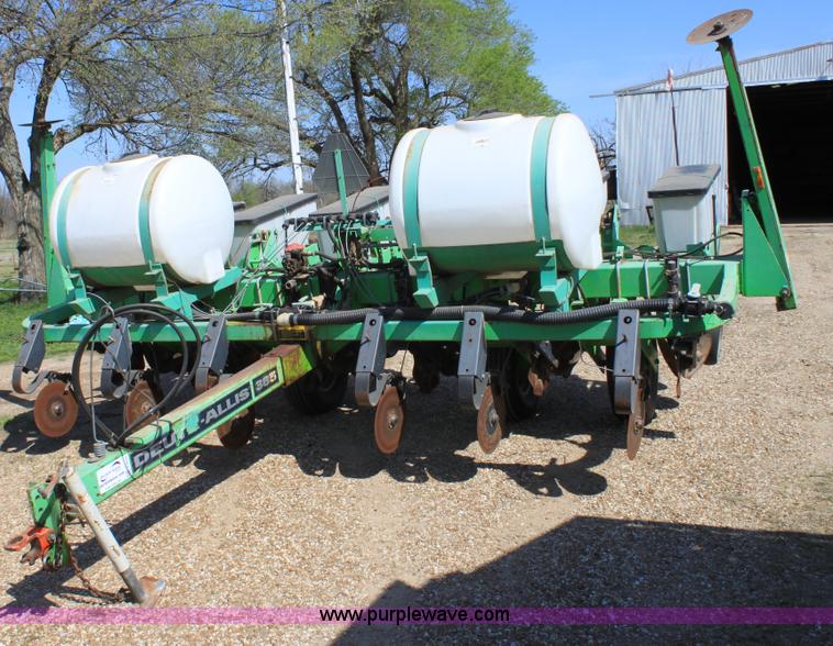 image for item F8620 Deutz Allis 385 six row planter