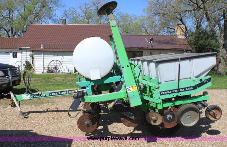 image for item F8620 Deutz Allis 385 six row planter