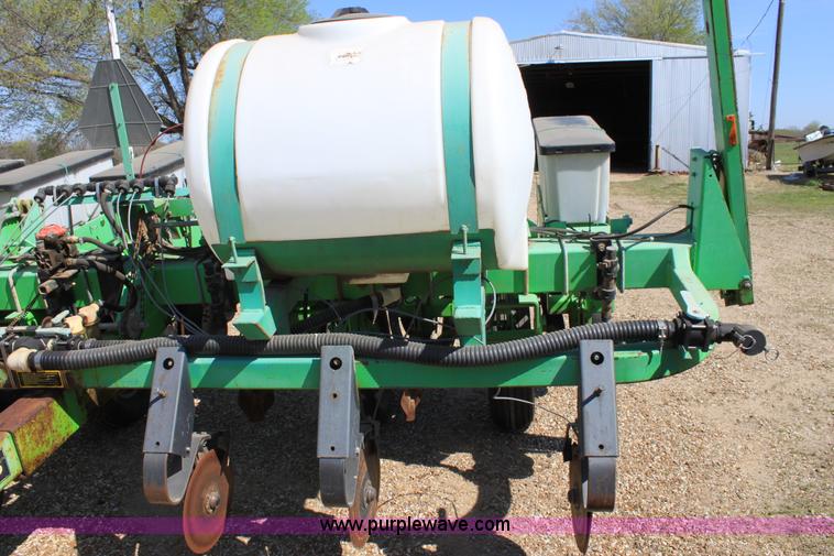 image for item F8620 Deutz Allis 385 six row planter