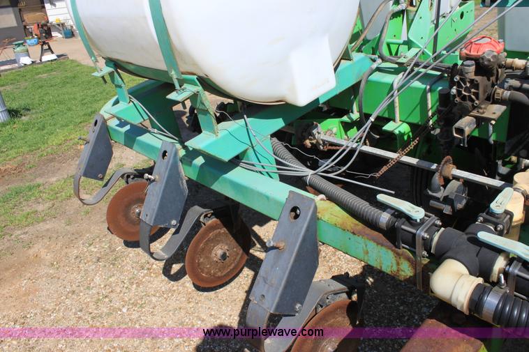 image for item F8620 Deutz Allis 385 six row planter